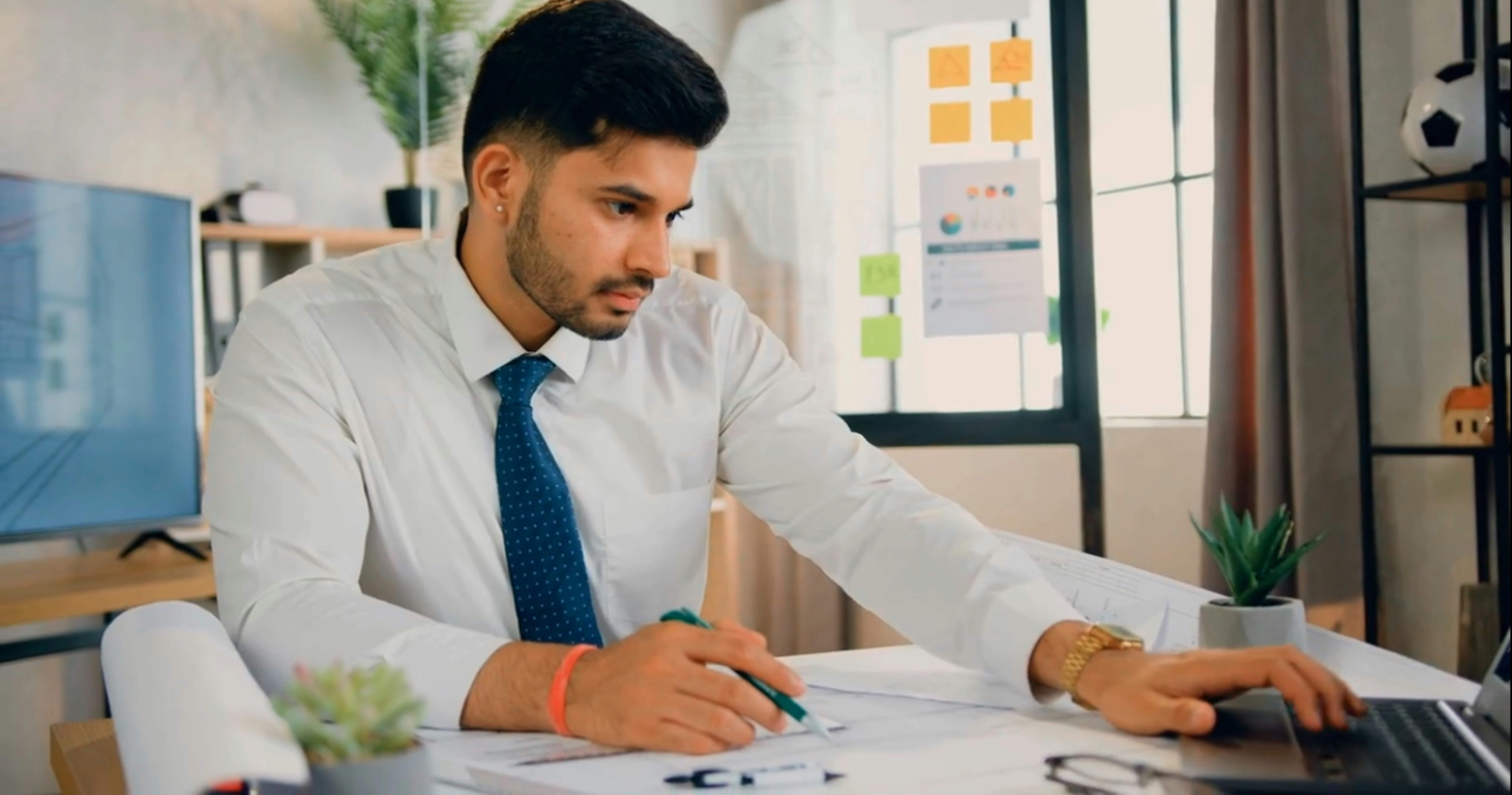 accounting professional 2 - iyan-ryan-unsplash